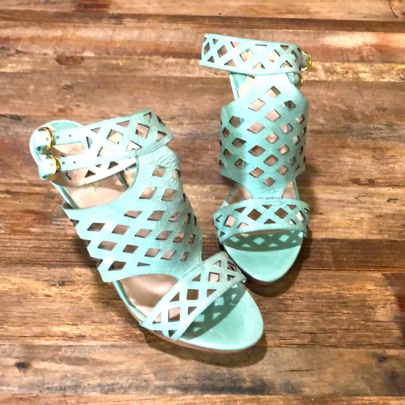 MaxSudio 4” Ankle Strap Heel - Picture 3 of 8